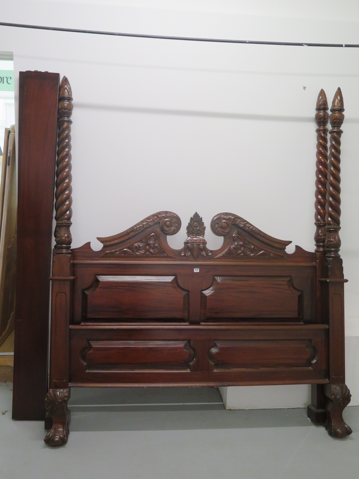 A mahogany coloured 4 poster double bed 175cm wide - Image 4 of 4