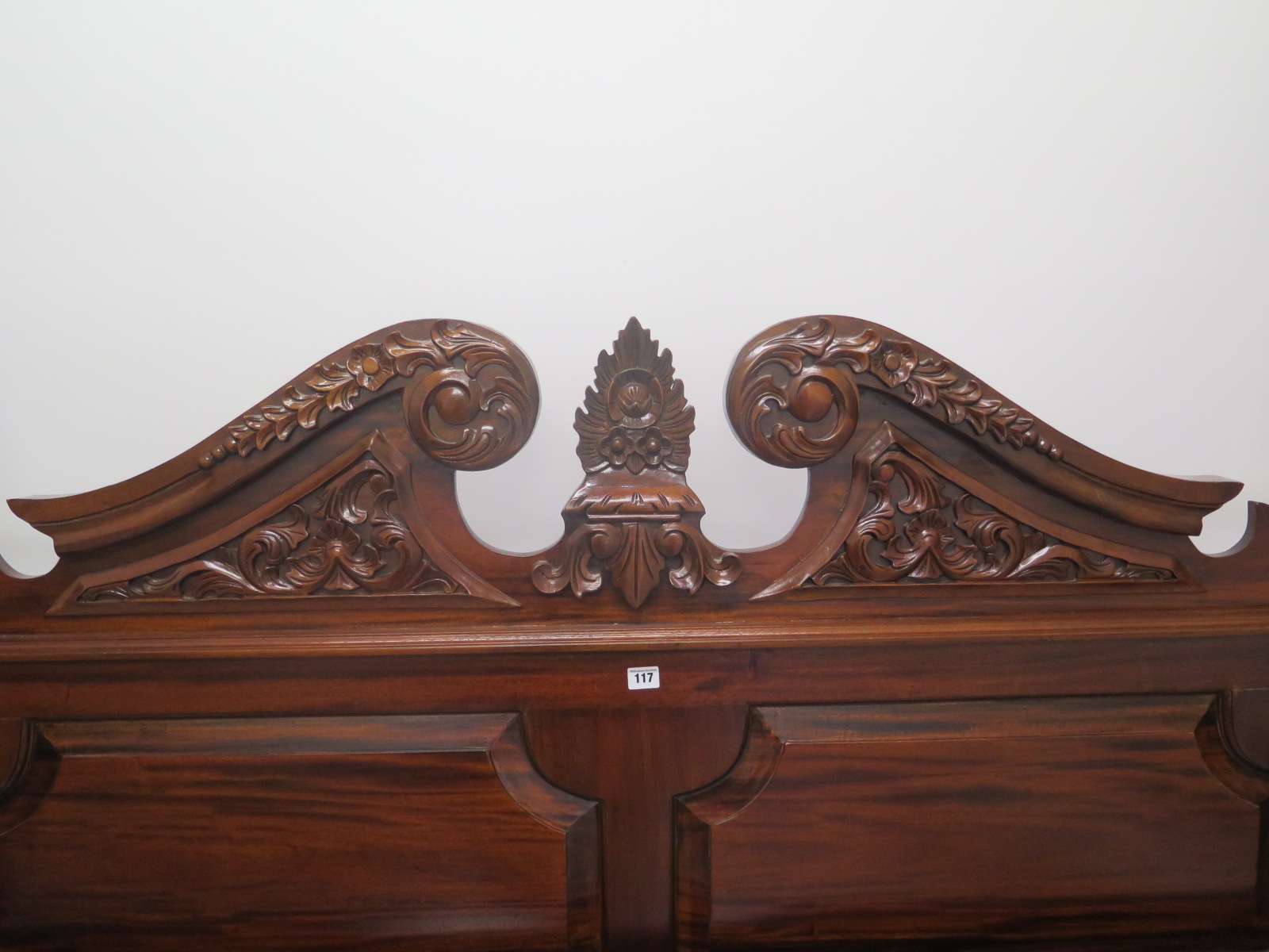 A mahogany coloured 4 poster double bed 175cm wide - Image 2 of 4