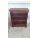 A 20th century reproduction mahogany open bookcase with adjustable shelves, 93cm x 76cm x 78cm