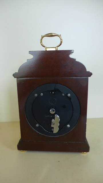 An 8 day mantle clock by Elliott London - 22cm tall - Image 2 of 2