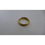 A 22ct gold ring, size L, approx 5.3g - in good condition overall