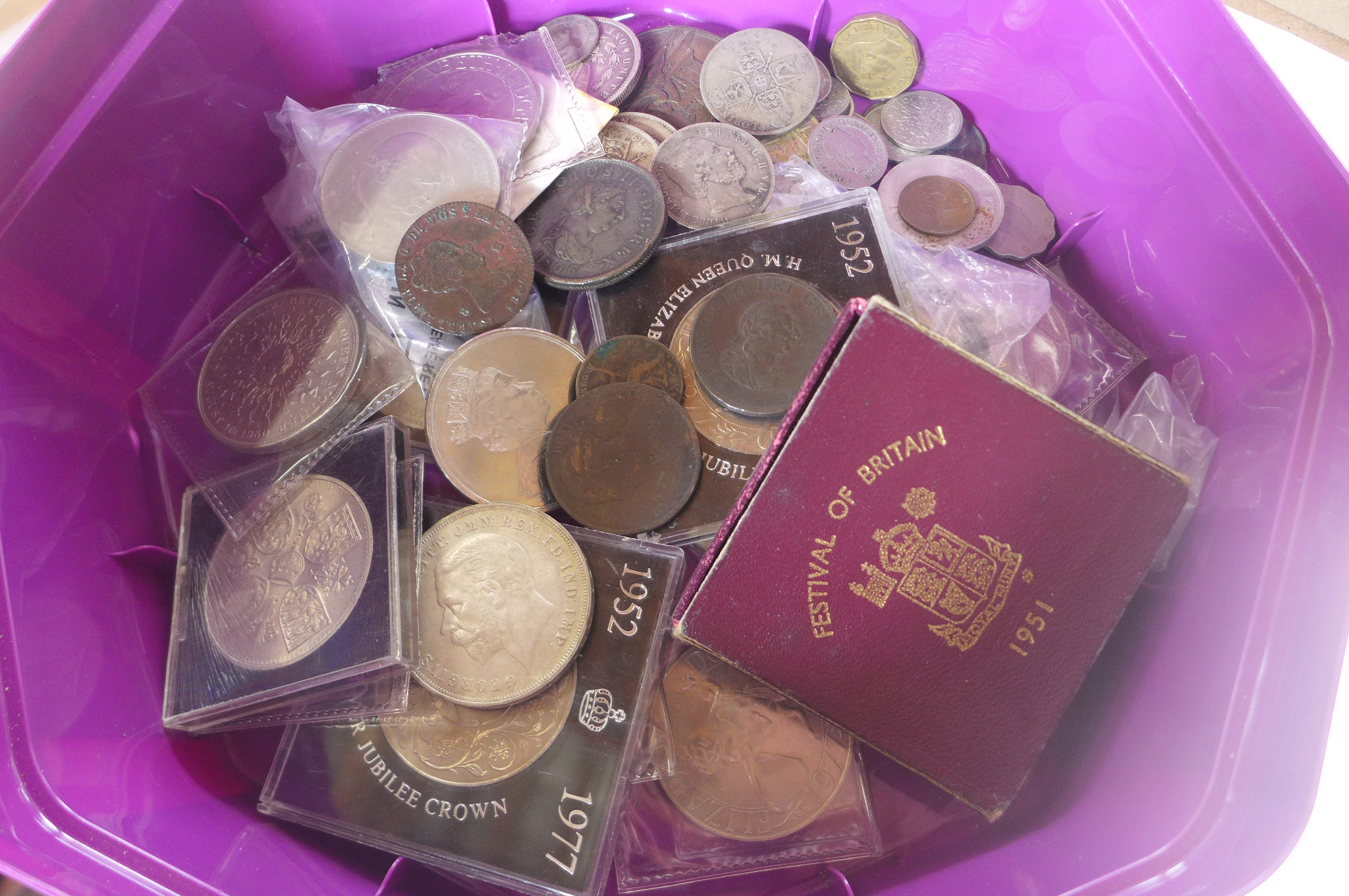 A small collection of British coinage including some international coins, approx 1 troy oz in