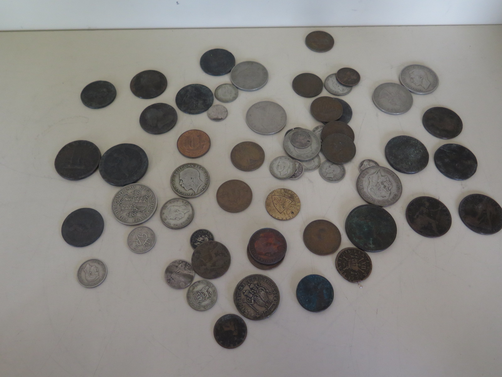 A selection of assorted coinage including a Georgian Penny, and a Temple token