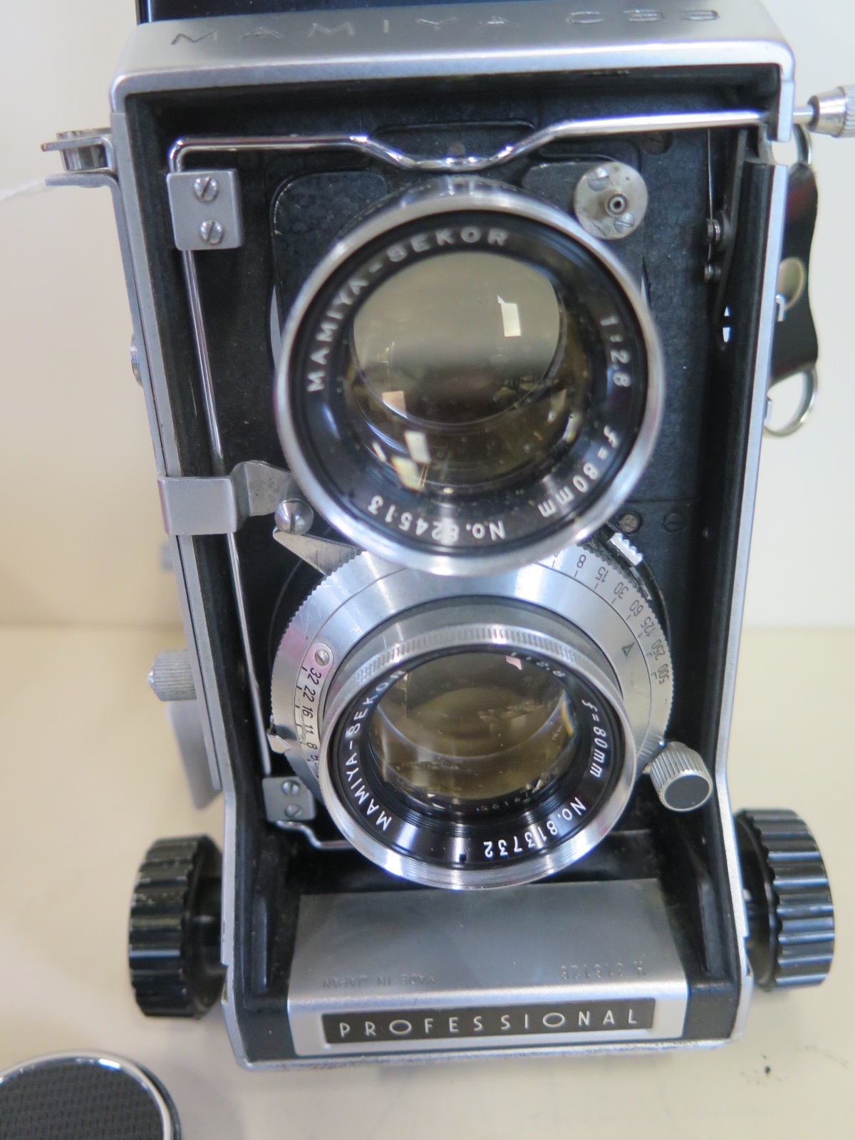 A Mamiya C33 professional twin lens Reflex camera with Mamiya-sekor 1.2.8 f 9mm lens, no 813732 - Image 3 of 3