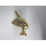 A 9ct gold charm in the form of Queen Nefertiti in profile, approx 3cm long, approx 2.1 grams