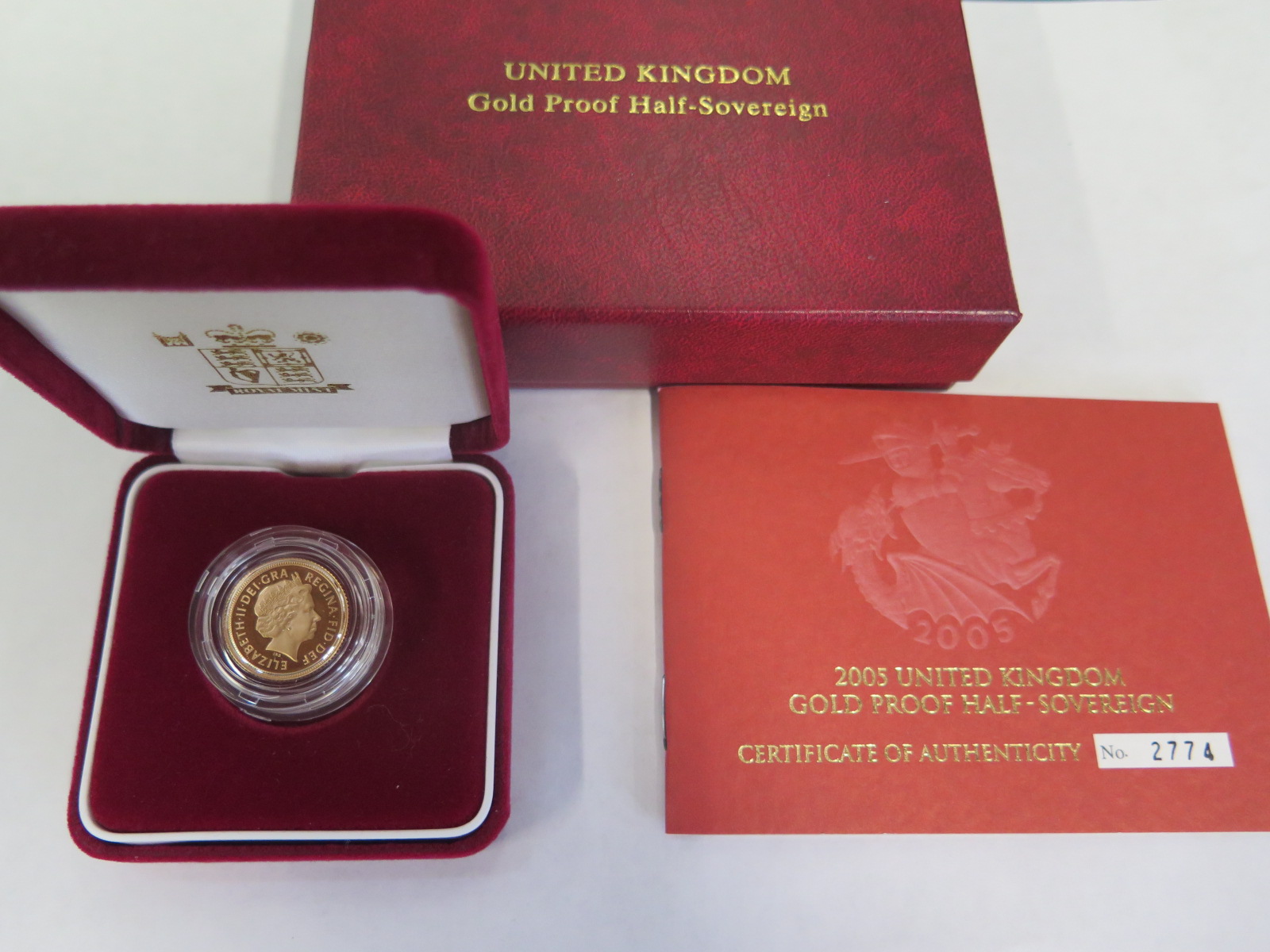 A 2005 gold proof half sovereign, approx 3.9 grams, with certificate and presentation case, in - Image 3 of 3