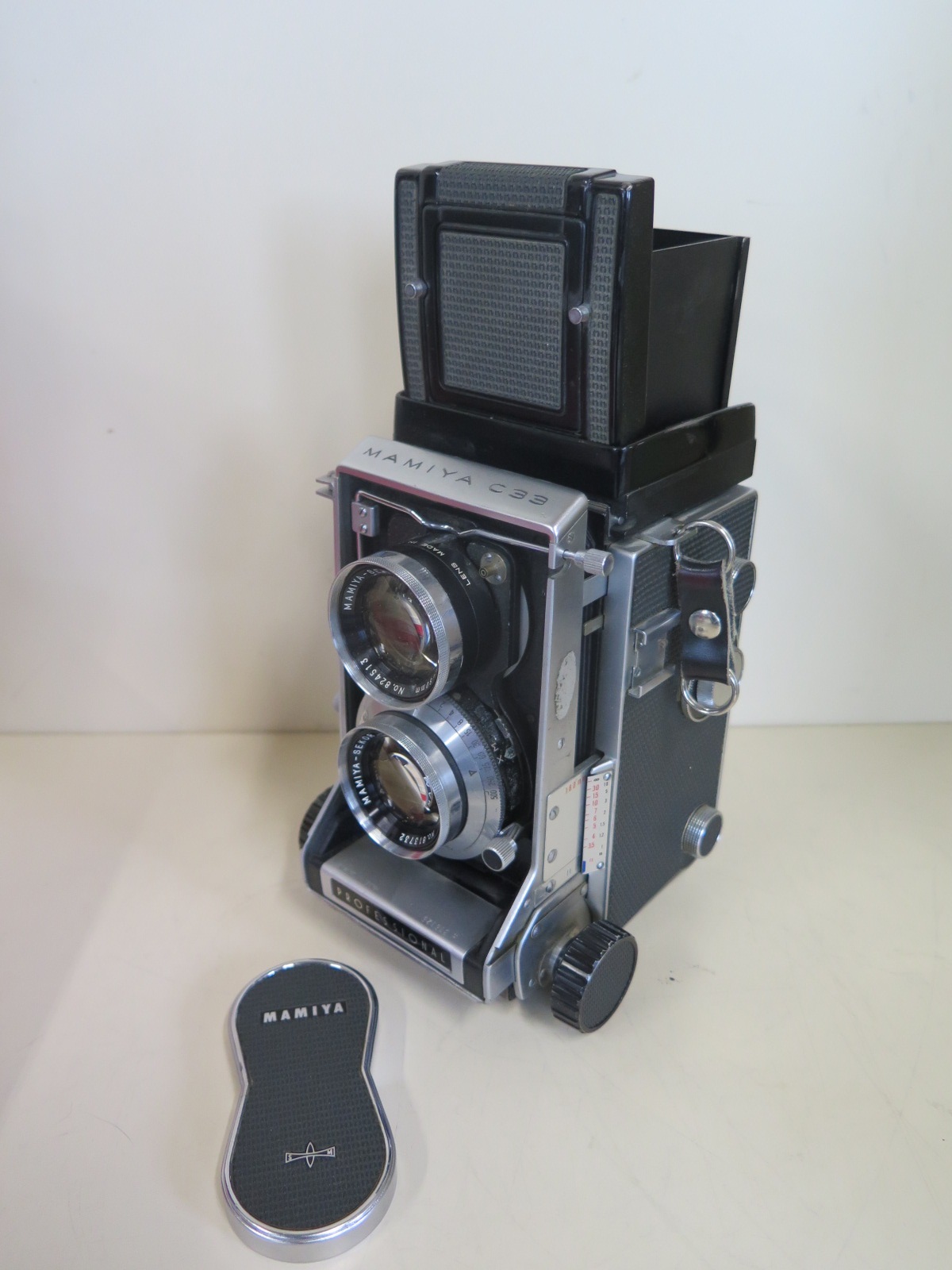 A Mamiya C33 professional twin lens Reflex camera with Mamiya-sekor 1.2.8 f 9mm lens, no 813732