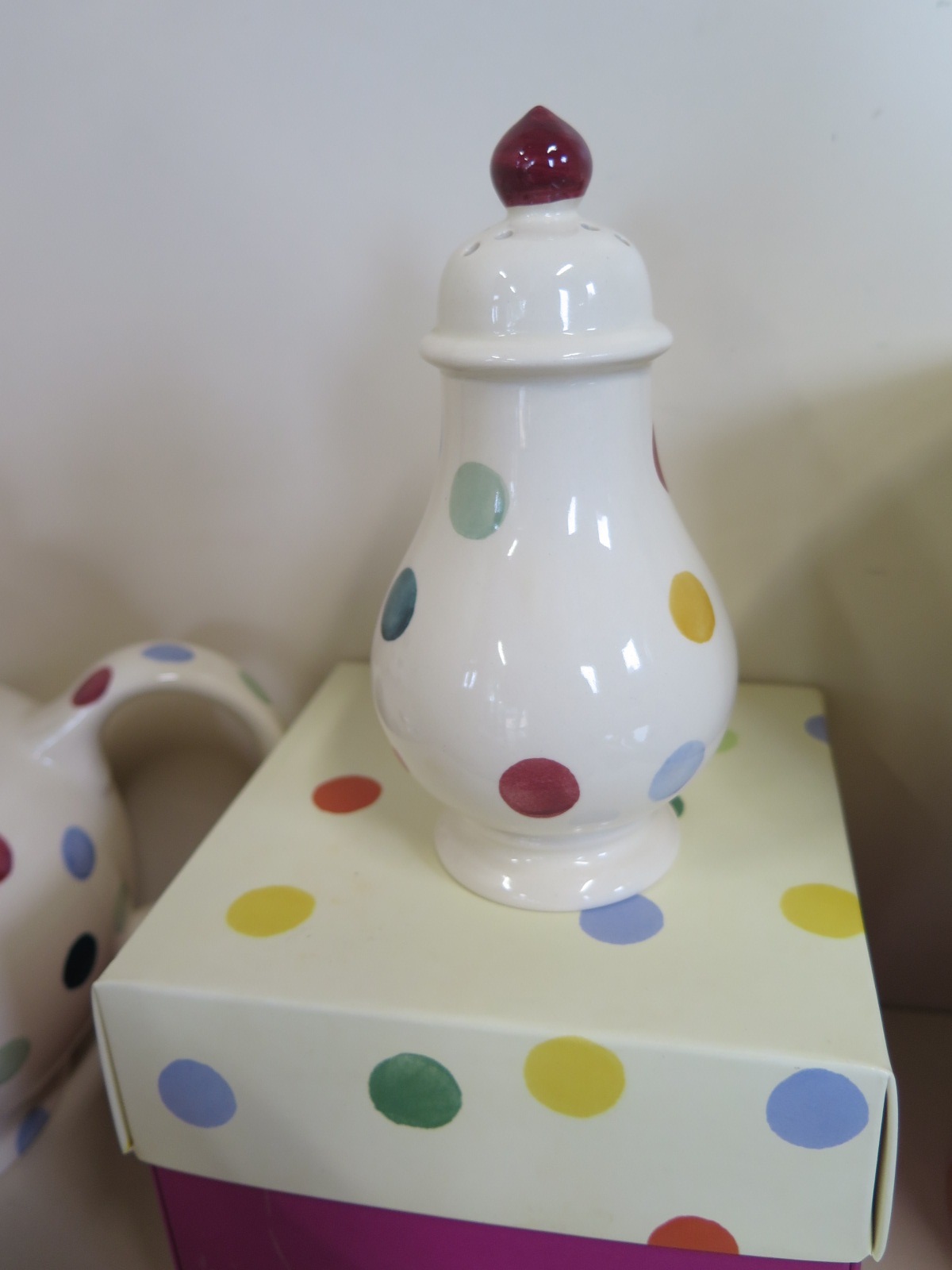 Five Emma Bridgewater items including a sugar shaker, biscuit barrel missing its lid, and three - Image 4 of 4