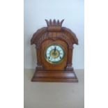 An 8 day oak case american mantle clock by Ansonia, approx 36cm high, currently running in the