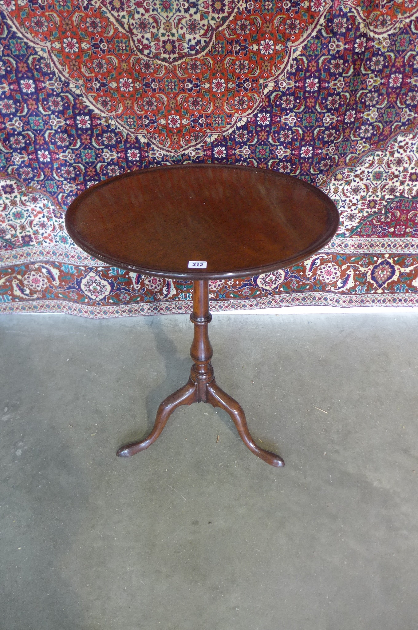 A Georgian mahogany dished top lamp table,