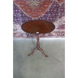A Georgian mahogany dished top lamp table,