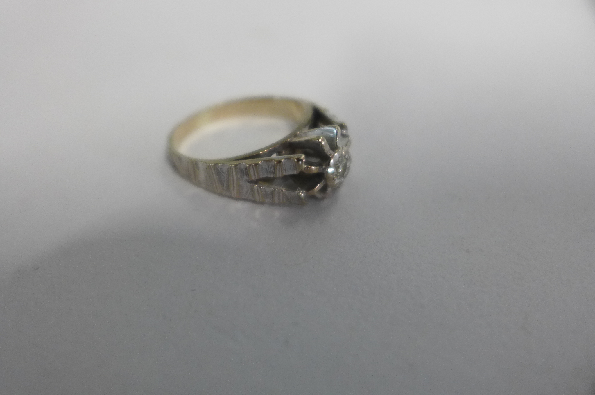 An 18ct white gold diamond solitaire ring, size J, approx 4.1 grams, in good condition - Image 2 of 3