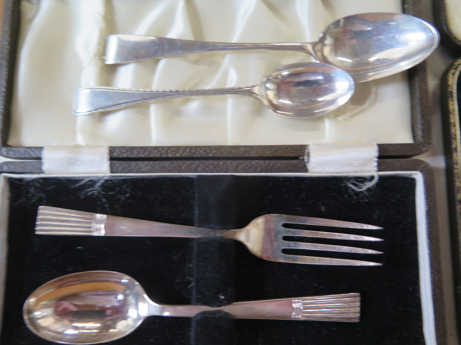 Eight pieces of silver flatware, and a cased set of six spoons, knife and fork and two silver bladed - Image 5 of 5