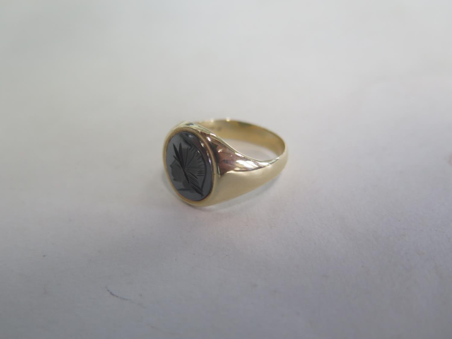 A 9ct yellow gold hematite signet ring, approx 6.3 grams, ring size U, generally good condition - Image 2 of 2