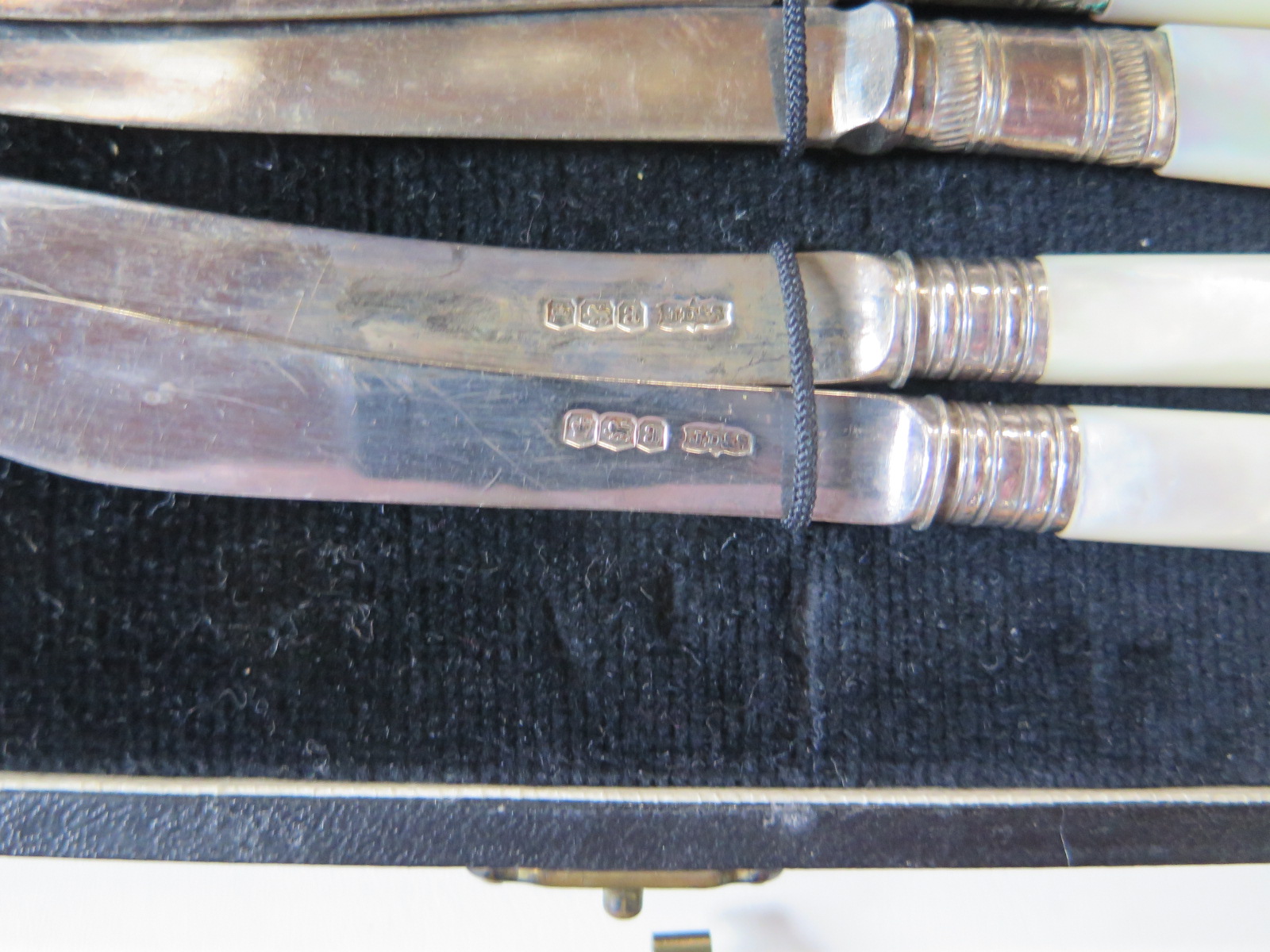 Eight pieces of silver flatware, and a cased set of six spoons, knife and fork and two silver bladed - Image 2 of 5