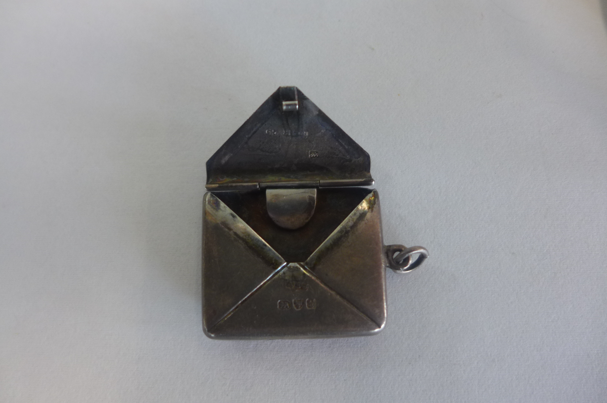 A silver pill box, Birmingham 981, maker PGK, 5.5cm long, and a silver envelope stamp case, 3cm - Image 4 of 7