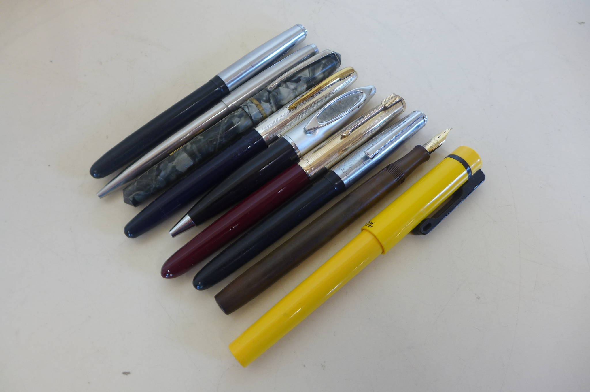 Six fountain pens all with gold nibs, to include a Parker 51 and a Wyvern 707