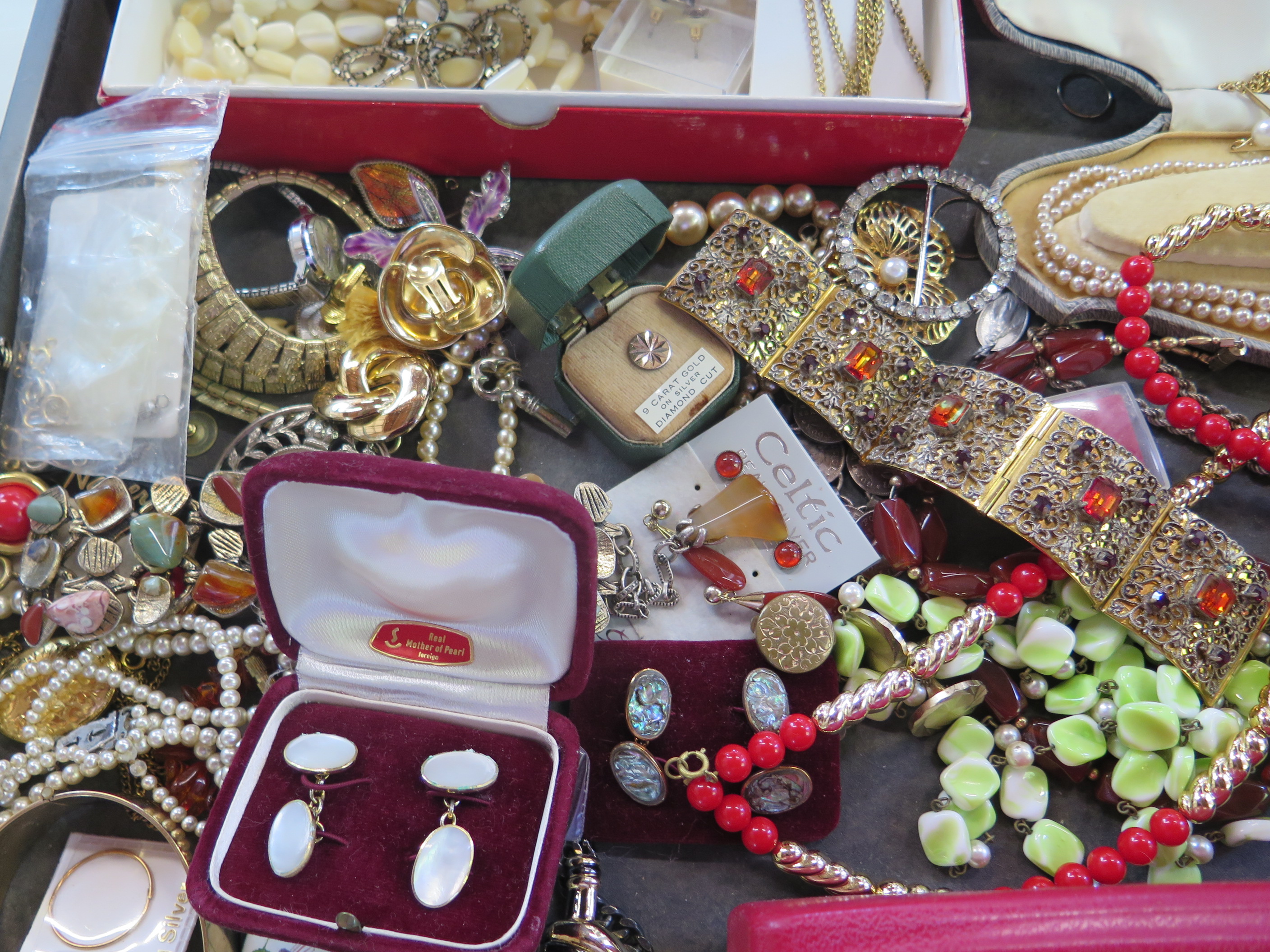 A collection of assorted jewellery, including a monkey head brass vesta - Image 2 of 5