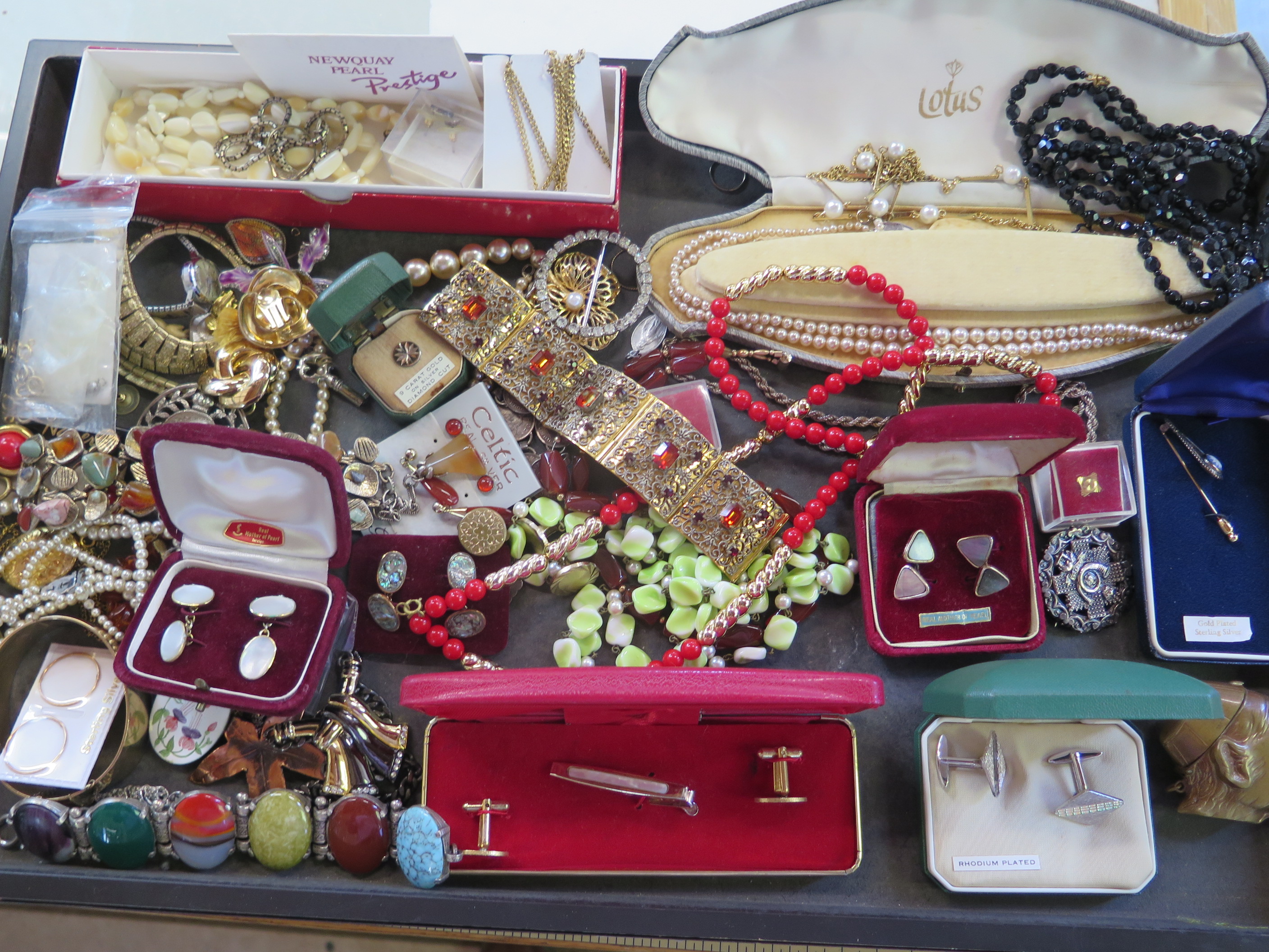 A collection of assorted jewellery, including a monkey head brass vesta