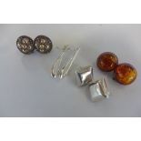 Four pairs of silver earrings, approx 0.7 troy oz