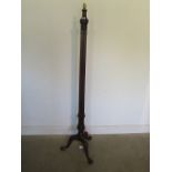 A fine Georgian mahogany standard lamp with reeded stem and fine carvings, fully restored, no shade,