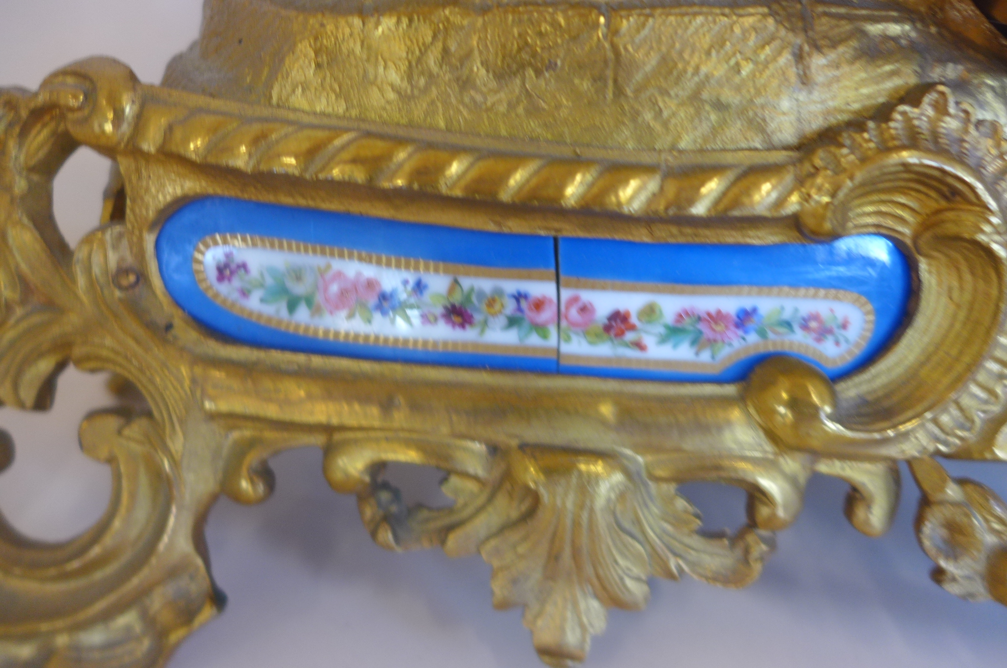 An ormulu and porcelain french figural mantle clock, Henry Mare Paris with silk suspension, 27cm - Image 2 of 4