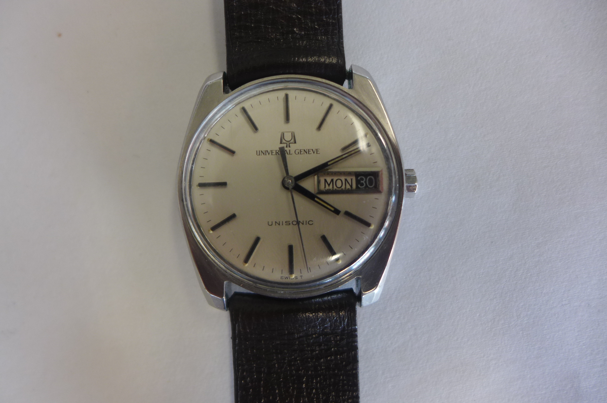 A Universal Geneve Unisonic gents wristwatch, circa 1970, 37mm wide including button, number