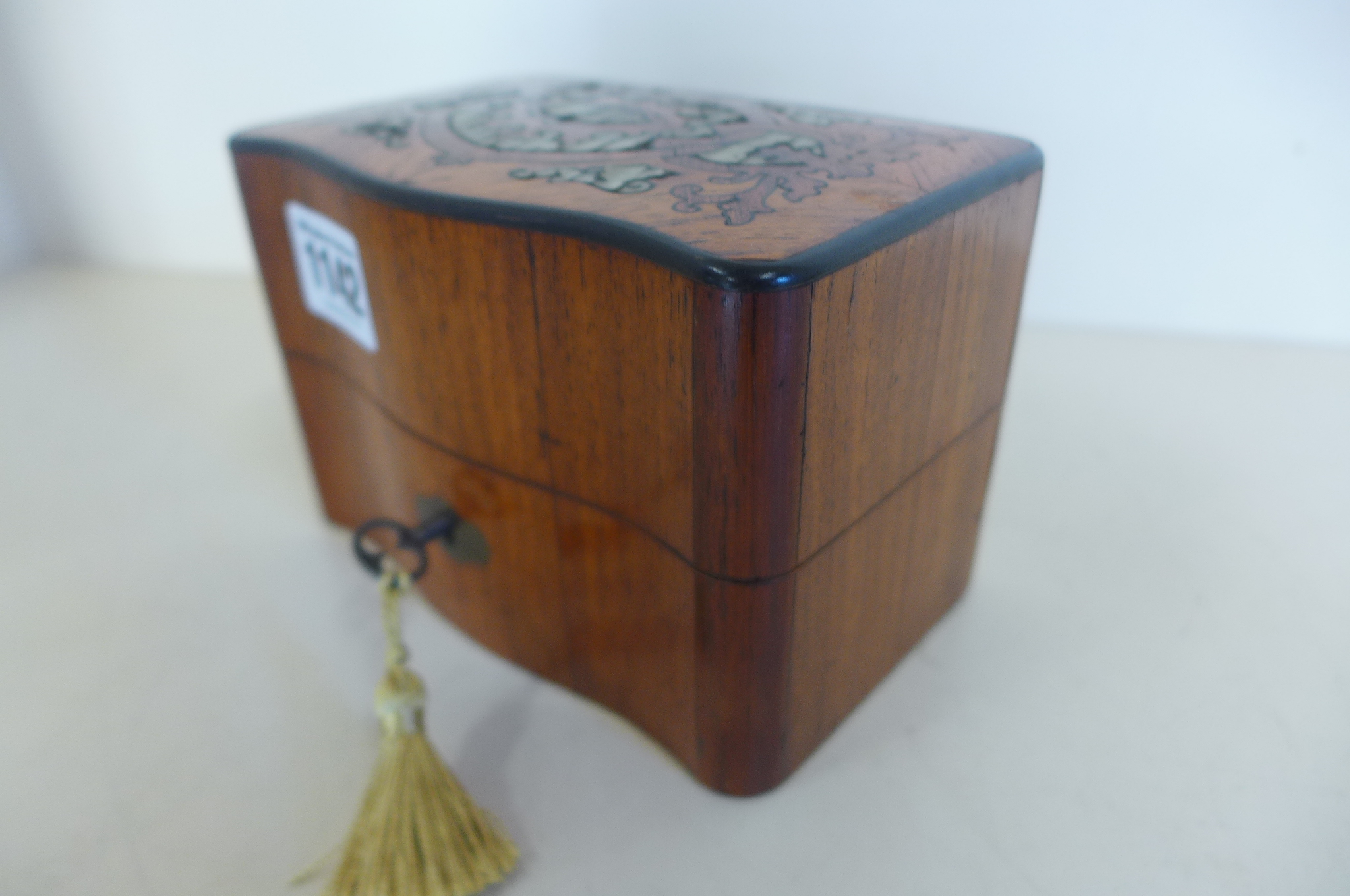 A very good quality 19th century French perfume casket, in king wood, with mother of pearl inlay, - Image 3 of 7