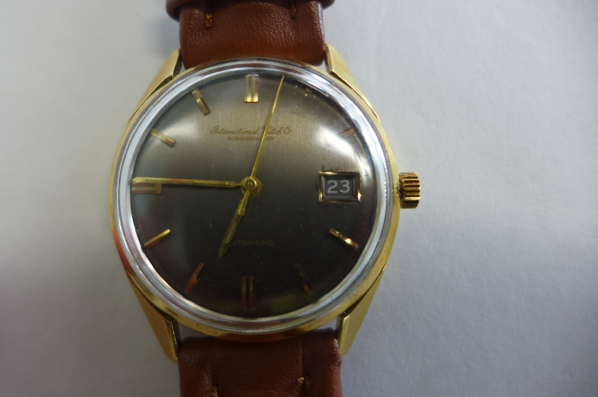 A very good gents IWC automatic wristwatch with 18ct gold case, brushed/satin finish, coffee dial