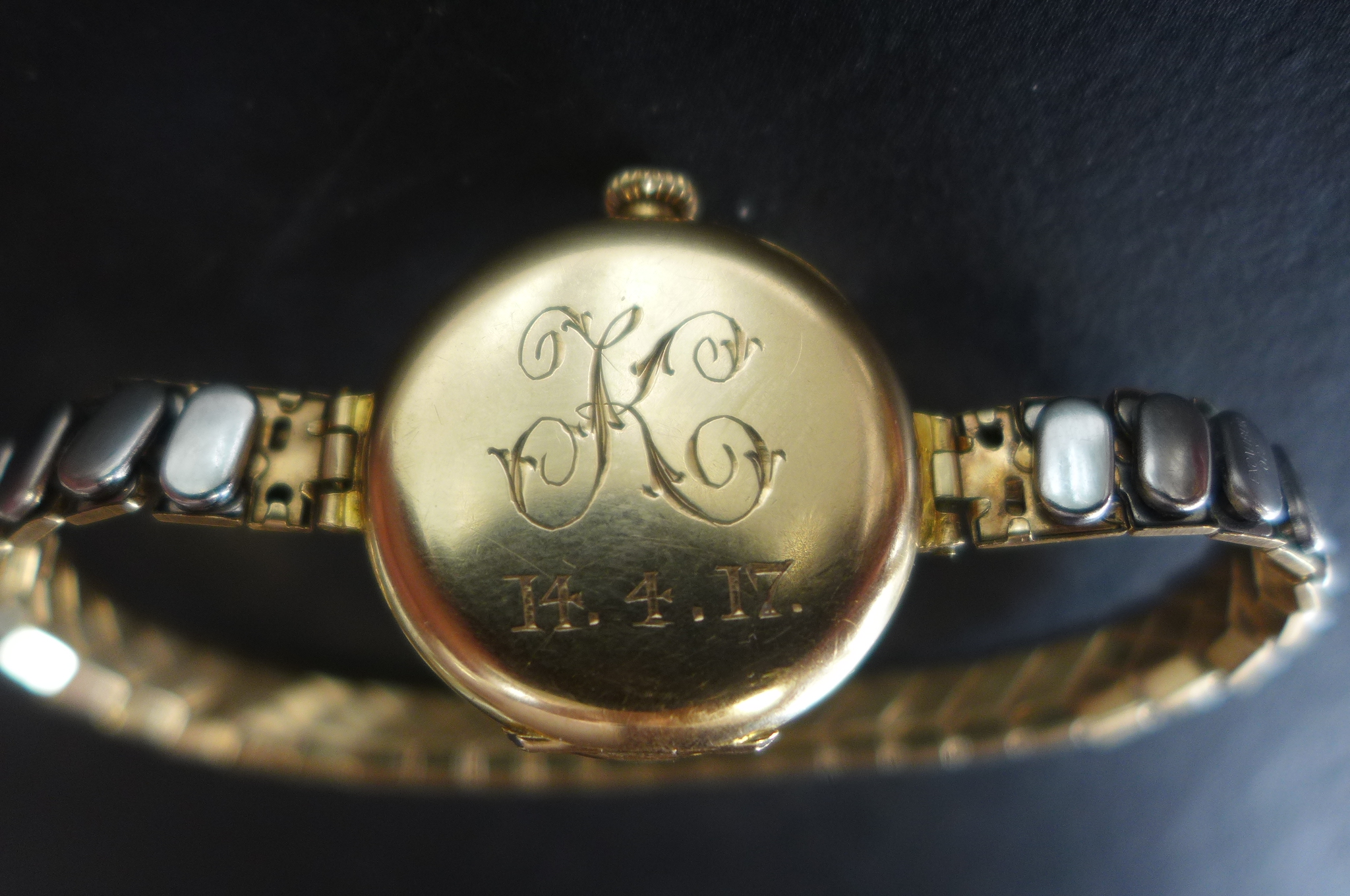 A very fine ladies 15ct gold Edwardian wristwatch, a very early design for a ladies watch, white - Image 5 of 5