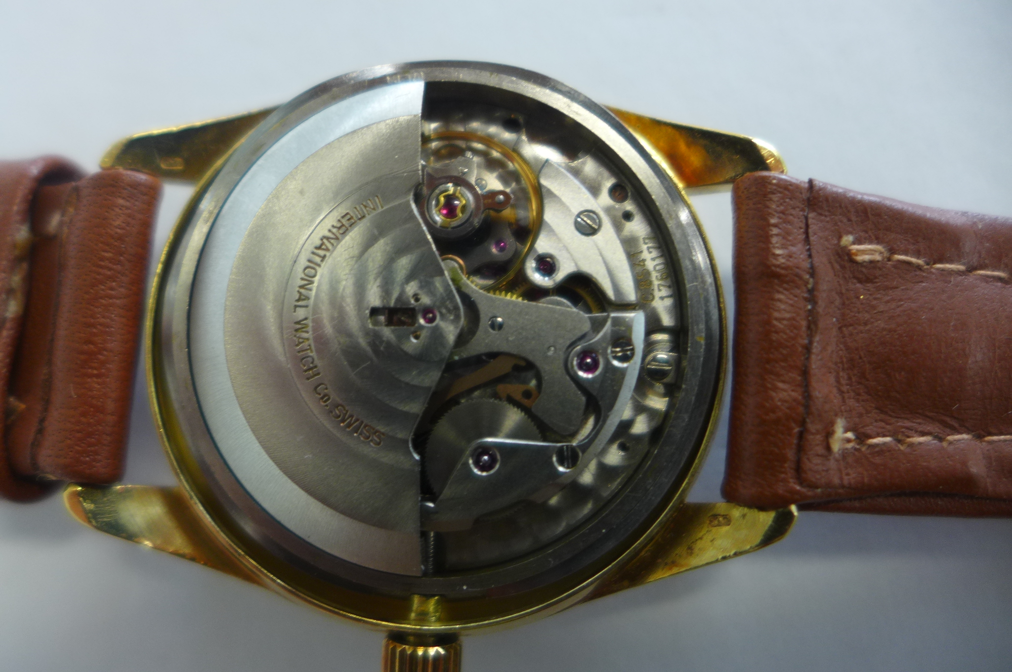 A very good gents IWC automatic wristwatch with 18ct gold case, brushed/satin finish, coffee dial - Image 5 of 9