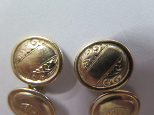 A pair of gents 9ct gold oval cuff links, heavy at 11.5 grams, with monogram, 16mmx 14mm - in good - Image 2 of 3