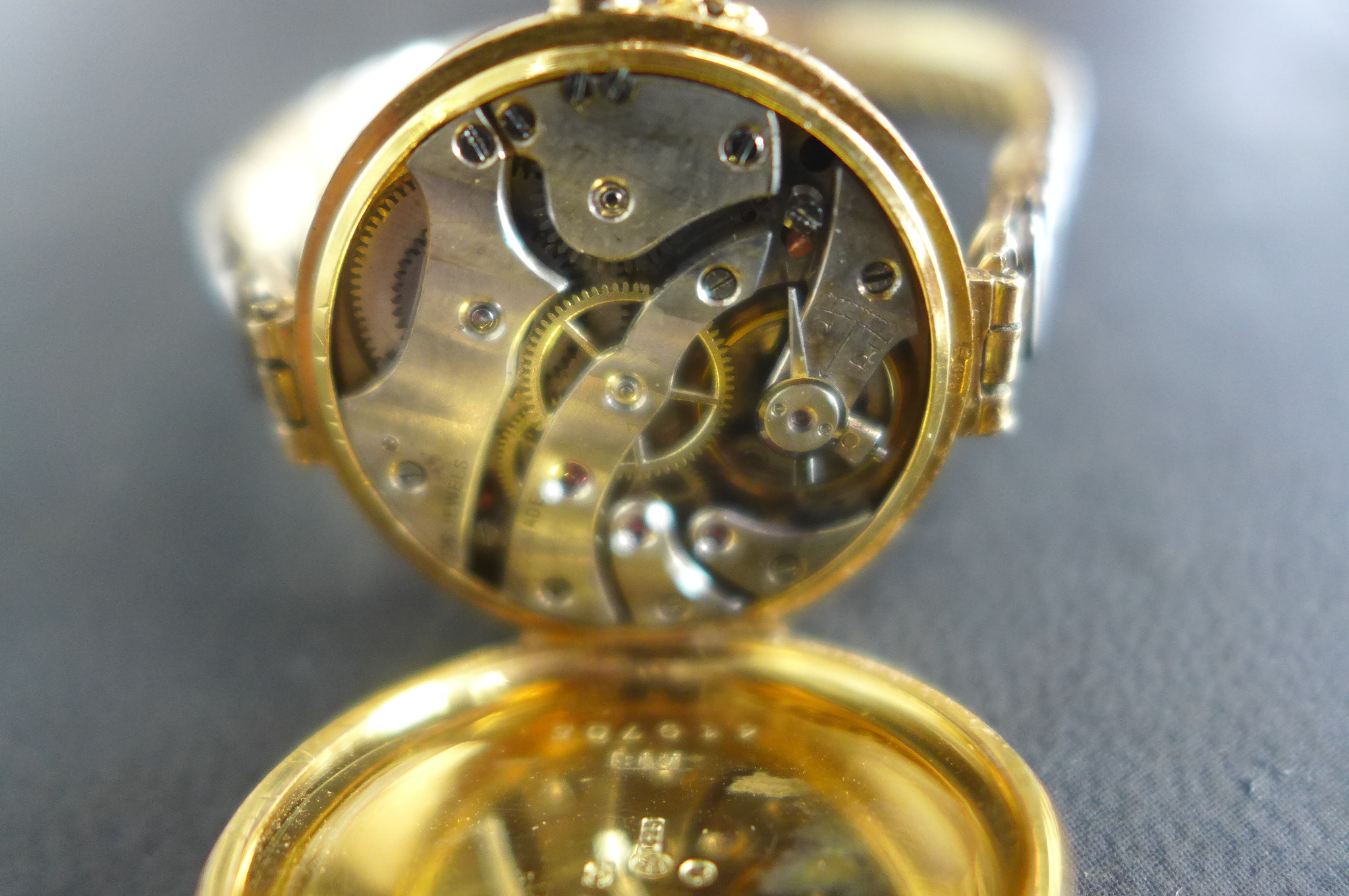 A very fine ladies 15ct gold Edwardian wristwatch, a very early design for a ladies watch, white - Image 4 of 5