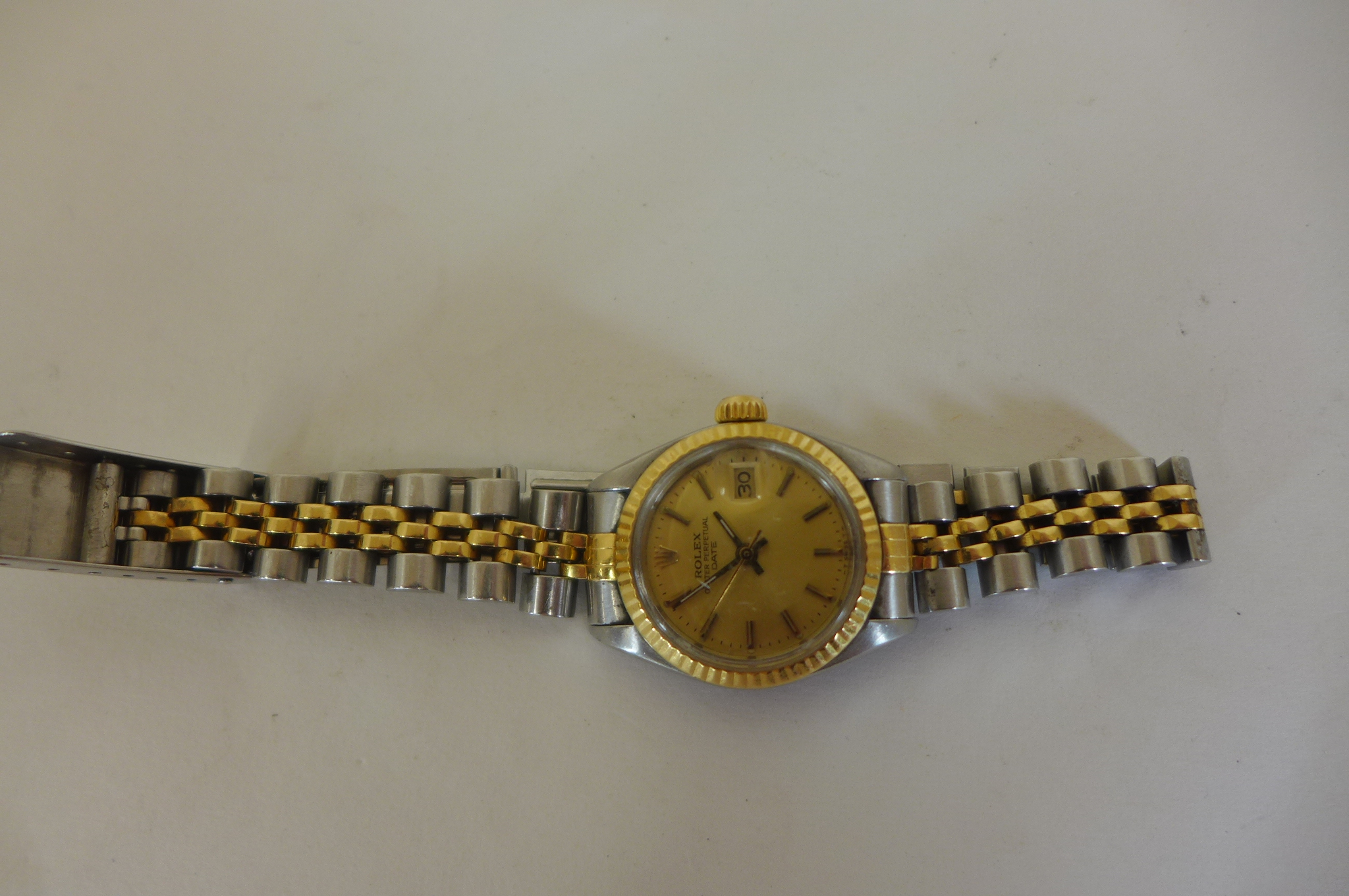 A ladies Rolex Oyster perpetual date bi-metal bracelet wristwatch, 27mm wide including button, model - Image 5 of 8