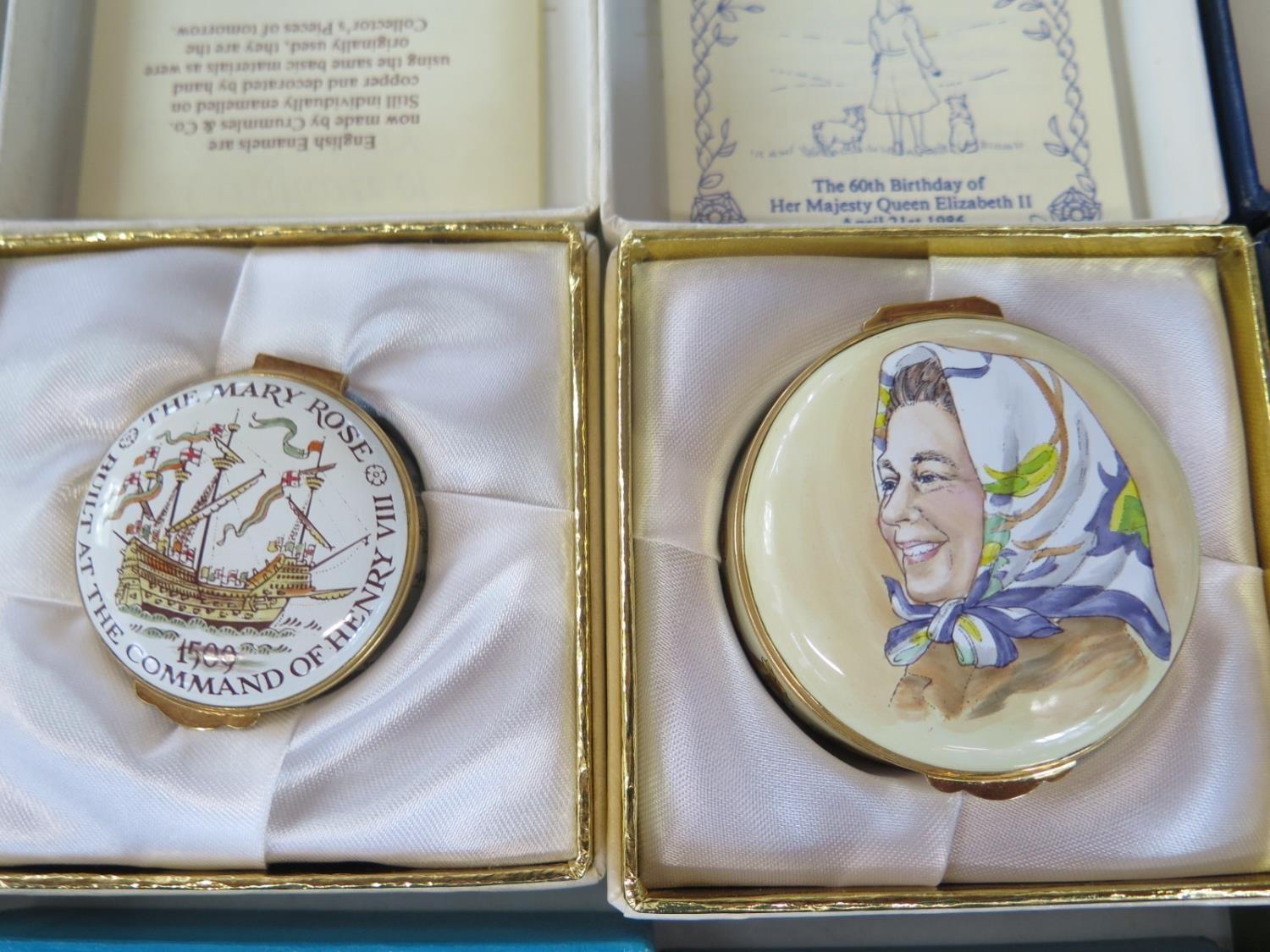 Five enamel boxes by Crummles and two Bilston enamel boxes, Halcyon Days, all boxed good condition - Image 3 of 6