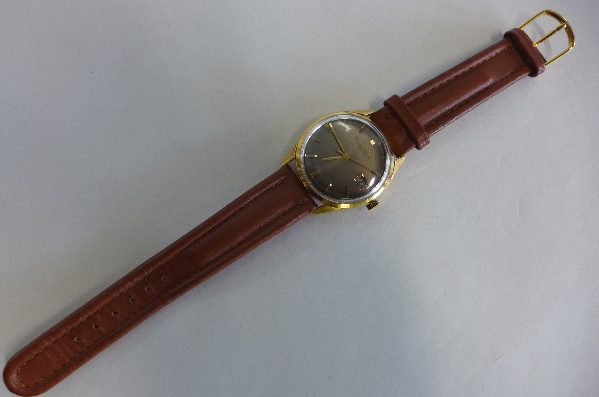 A very good gents IWC automatic wristwatch with 18ct gold case, brushed/satin finish, coffee dial - Image 2 of 9