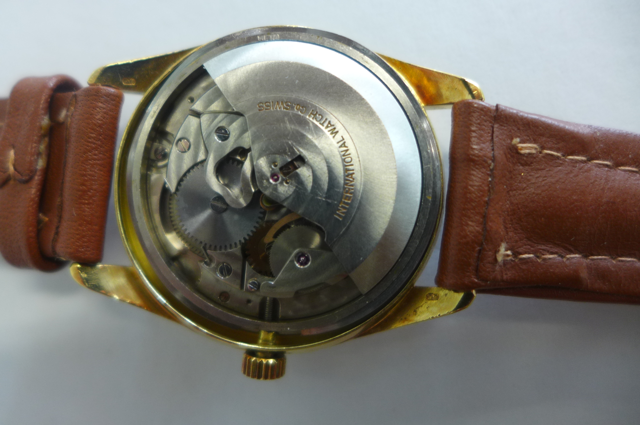 A very good gents IWC automatic wristwatch with 18ct gold case, brushed/satin finish, coffee dial - Image 4 of 9