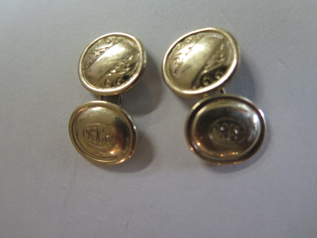 A pair of gents 9ct gold oval cuff links, heavy at 11.5 grams, with monogram, 16mmx 14mm - in good