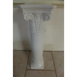 A ceramic column statue stand, 114cm tall x 34cm x 34cm