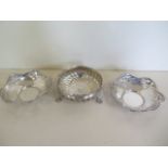 A silver footed dish and a pair of silver sweetmeat dishes, total approx 10.7 troy oz