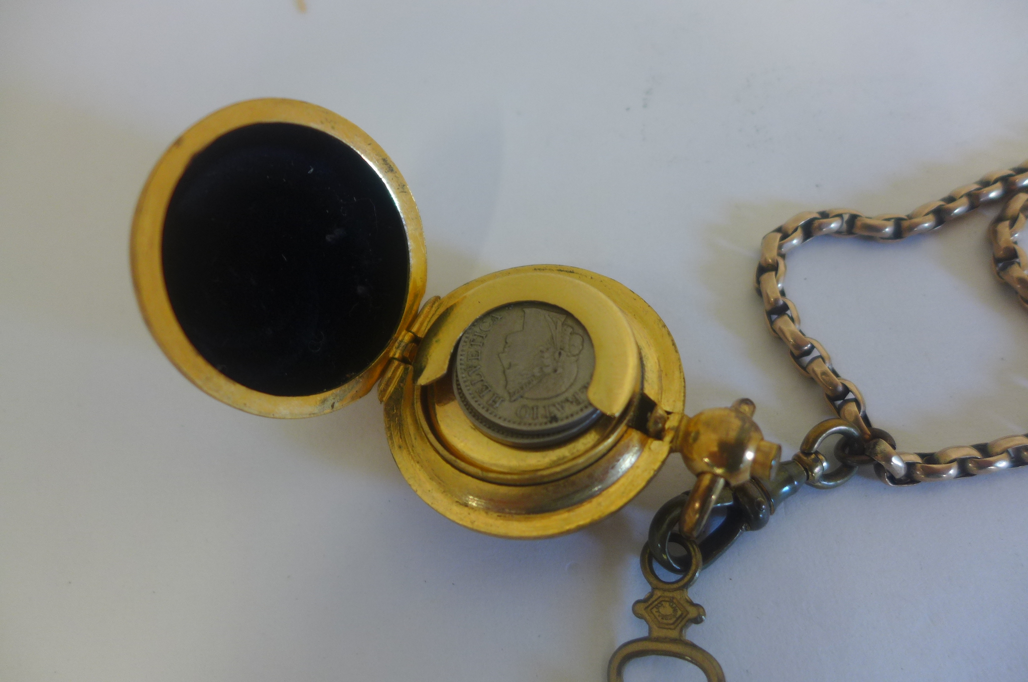 A gold plated watch chain with a gold plated sovereign case, chain approx 80cm long, general wear to - Image 4 of 4