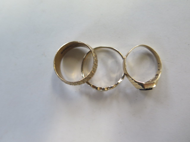 Three 9ct gold hallmarked rings, approx 6 grams - Image 2 of 2