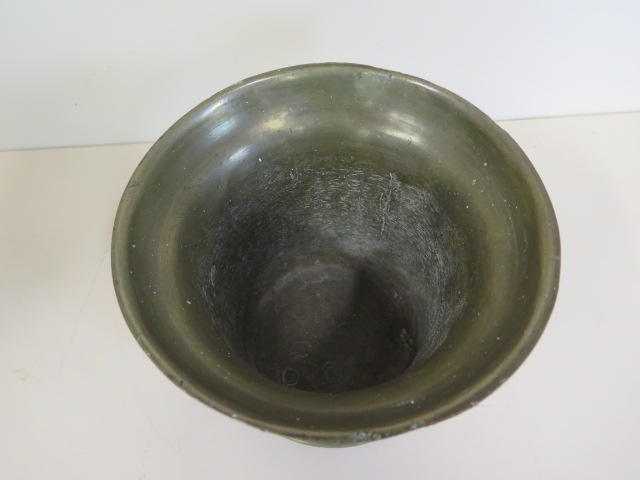 An early 17ch century Dutch or German bronze mortar, with cast inscription, Heinrick Ter Horst Ihe - Image 4 of 5