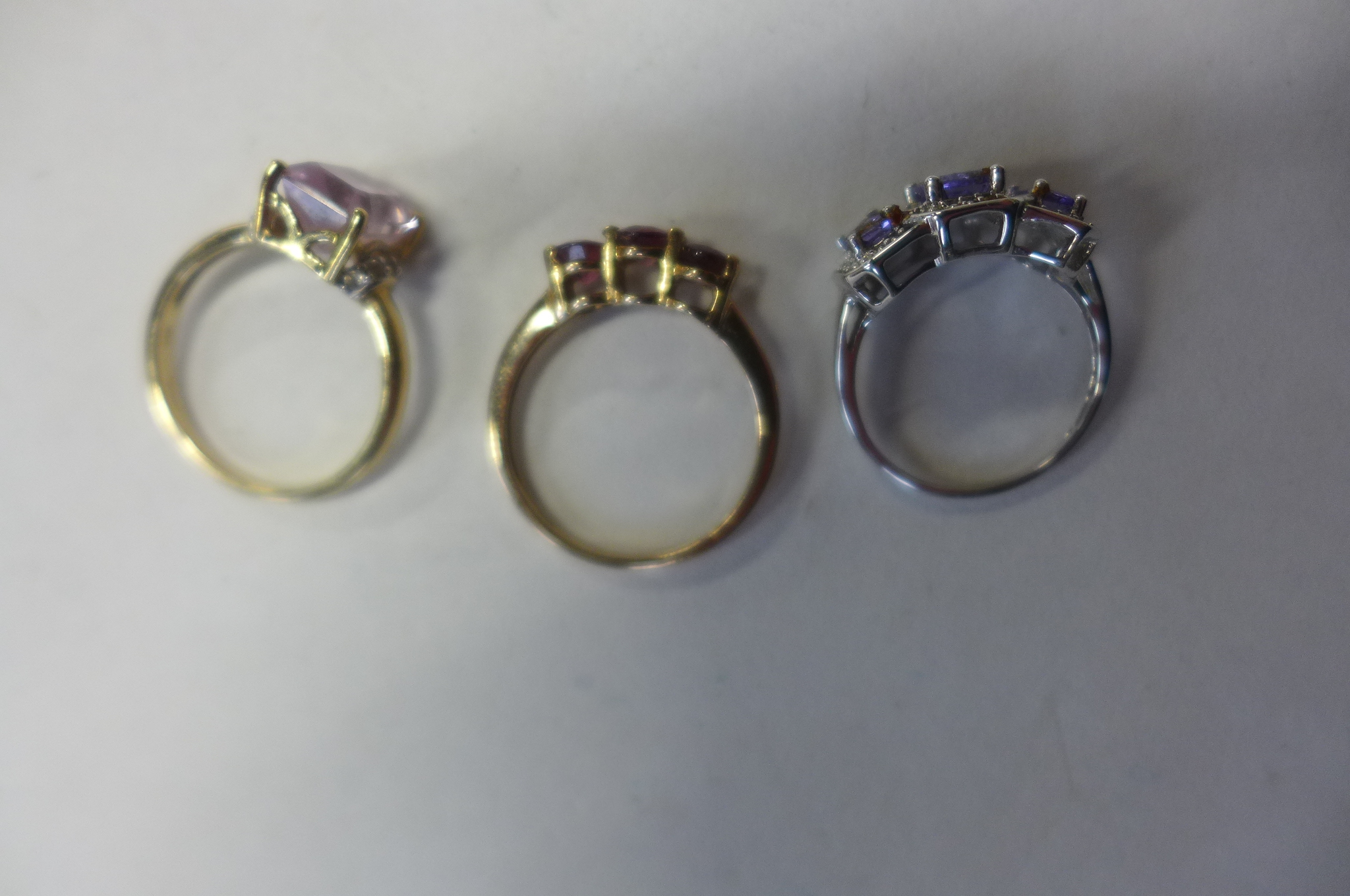 Three 9ct gold rings, sizes N and K, approx 7.3 grams, in good condition - Image 2 of 2