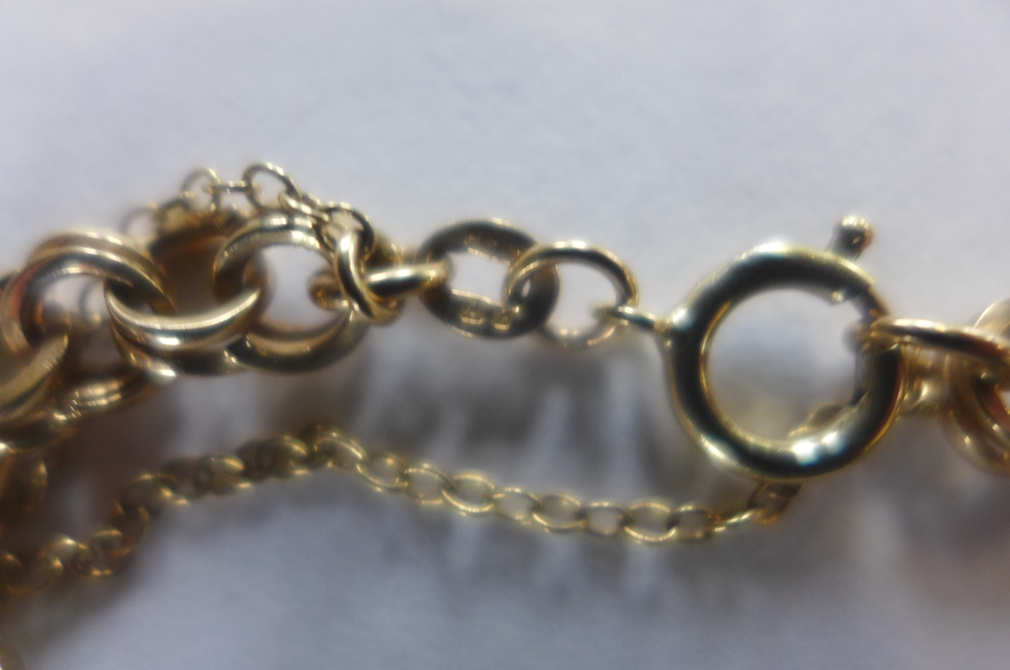 A 9ct gold bracelet, approx 5.2 grams, one link damaged - Image 2 of 2