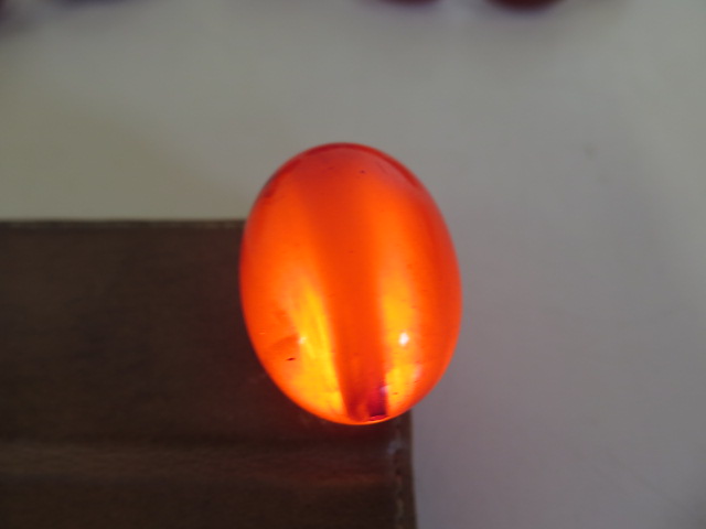 A string of cherry amber Bakelite beads, length 50cm, largest bead length 37mm, also a loose bead, - Image 5 of 5