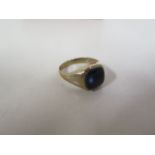 A 9ct hallmarked signet ring, size T, approx 3.6 grams