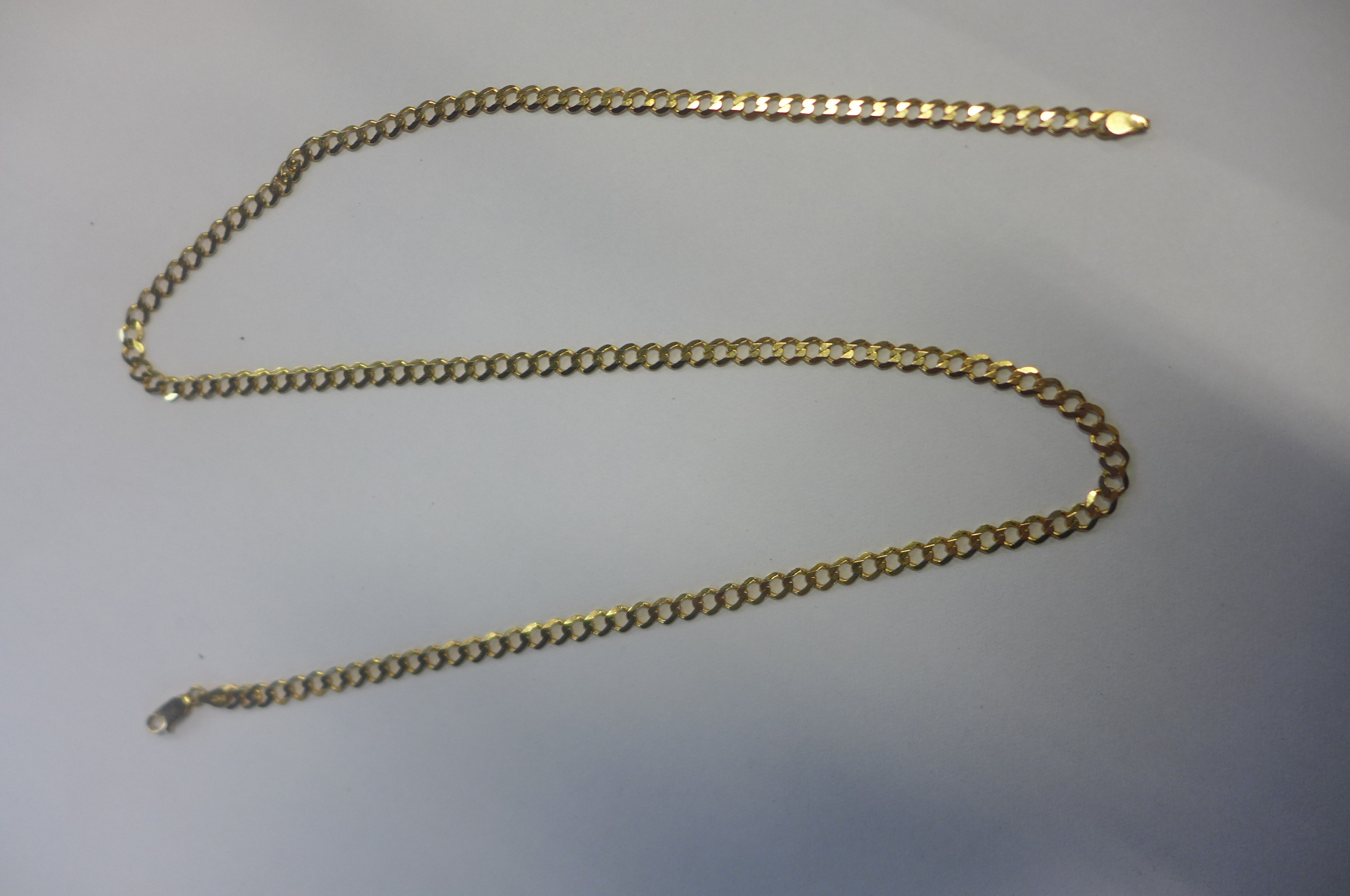 A 9ct gold curb chain, fully hallmarked length 61cm, weight 13.1 grams, good condition, clasp good