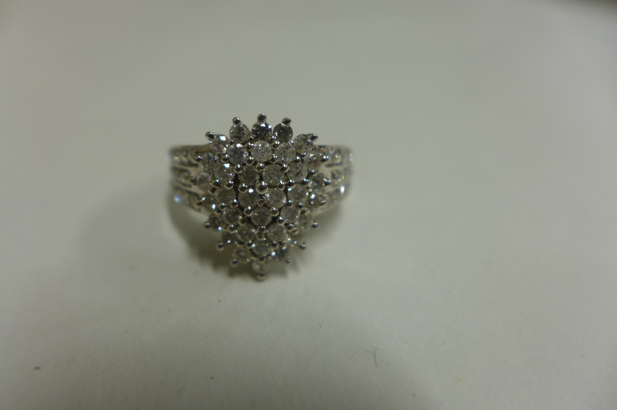 A 9ct white gold ring, size L, approx 4.7 grams, in good condition