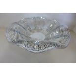 A Mappin and Webb silver footed dish, 24cm diameter x 9.5cm tall, Birmingham 1911/1912 approx 17.4